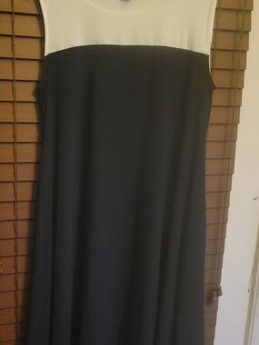 Nina Leonard Blue and White Sleeveless Midi Dress